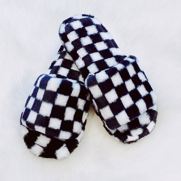 Luxe Lounge Checker Cozy Slipper